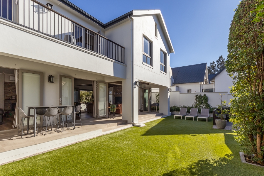 4 Bedroom Property for Sale in Lemoenkloof Western Cape
